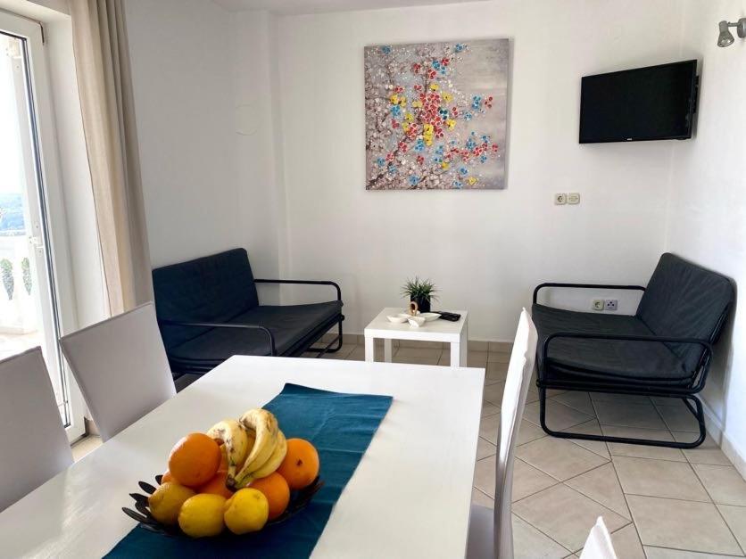 Villa Mihaela - Apartment Ika Cesarica Ngoại thất bức ảnh